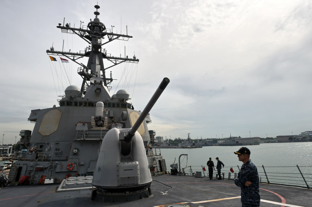 The USS Stethem passed less than 12 nautical miles (22 kilometers) from the tiny Triton Island. (Photo:AFP/Roslan Rahman)