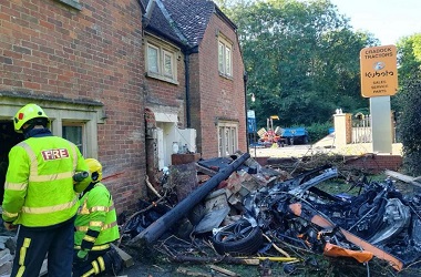 Mobil Hancur dalam Kecelakaan Maut, Pengemudi Hanya Luka Ringan