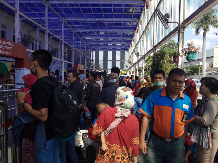 Arus Mudik dan Balik di Stasiun Pasar Senen Berangsur Turun