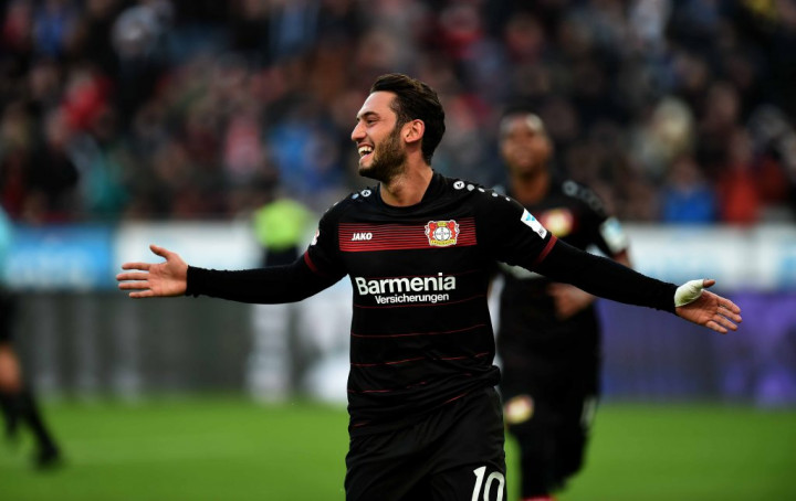 Milan Resmi Boyong Calhanoglu