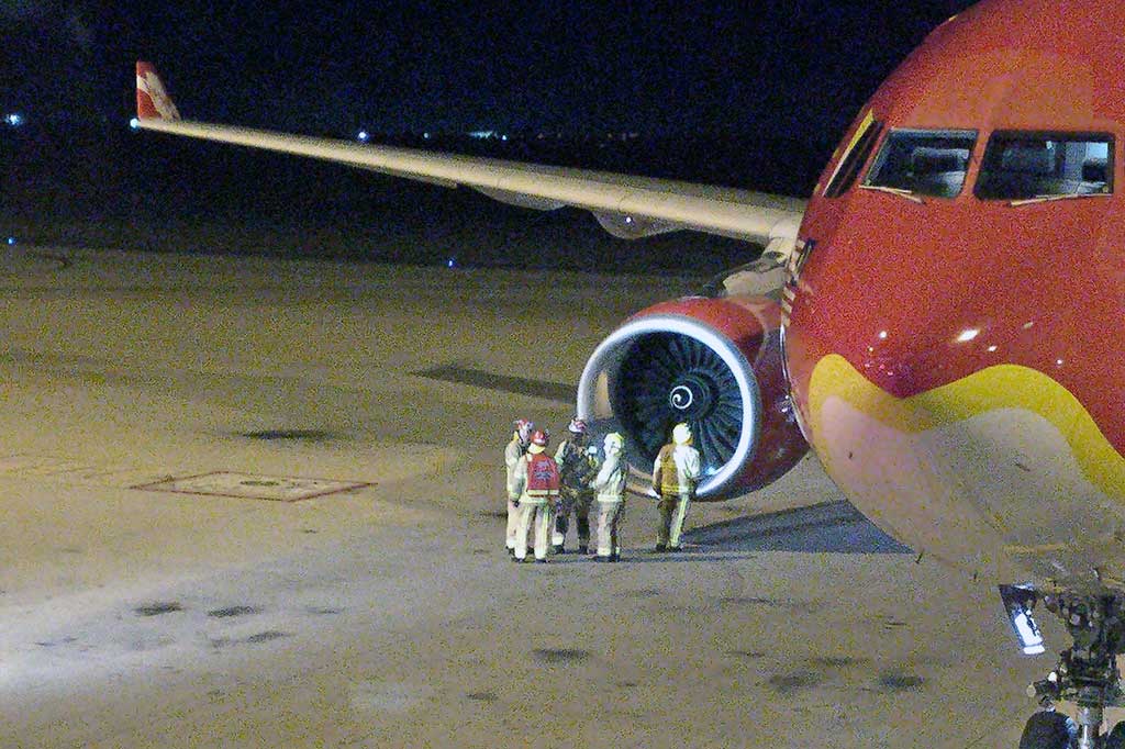 Tabrak Burung, AirAsia Kembali Mendarat