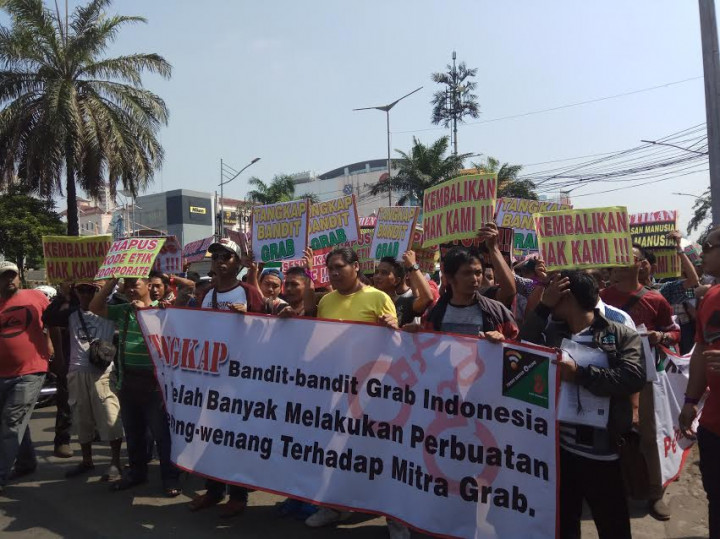 Pengemudi Demo Kantor Grab Indonesia