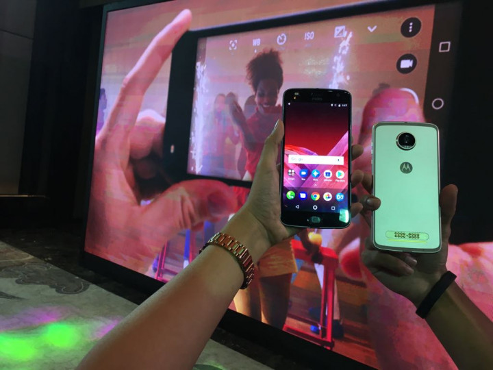 Impresi Singkat Menjajal Moto Z2 Play