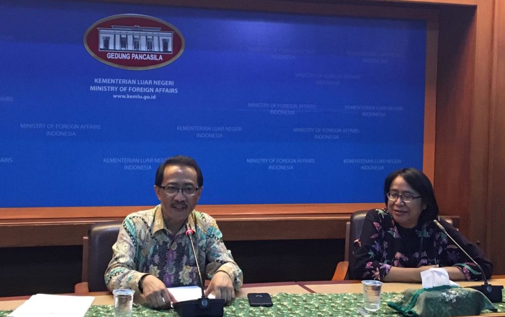 Duta Besar RI untuk Rusia, Mohamad Wahid Supriyadi (kiri) di kantor Kemenlu RI (Foto: Sonya Michaella/Metrotvnews.com).