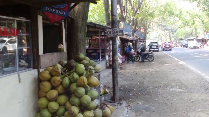 Tol Darurat Brebes-Gringsing Gerus Omzet Pedagang Alasroban