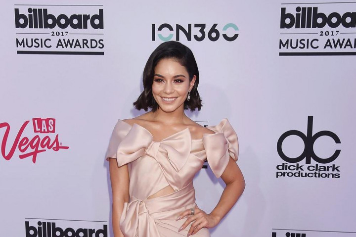 Vanessa Hudgens Tidak Bisa Berkata-kata Ketika Bertemu Celine Dion