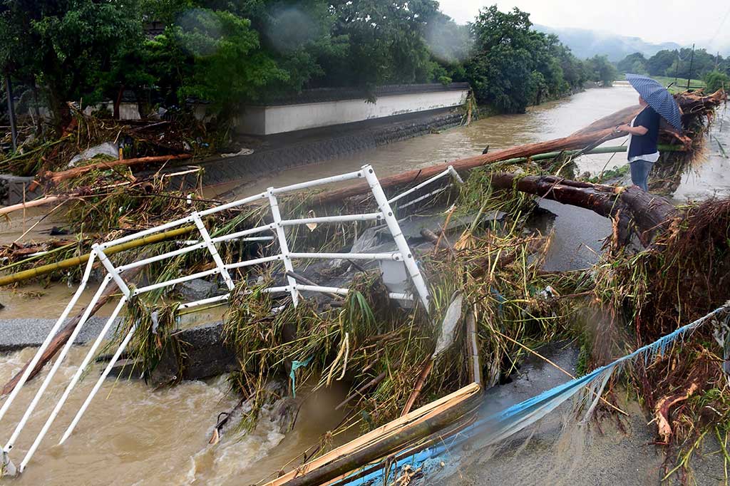 Banjir Bandang Sapu Jepang, 15 Hilang