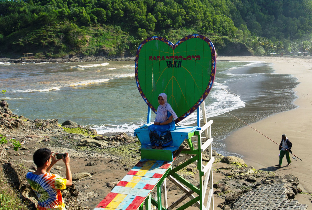 Wisata Karangbolong di Kebumen