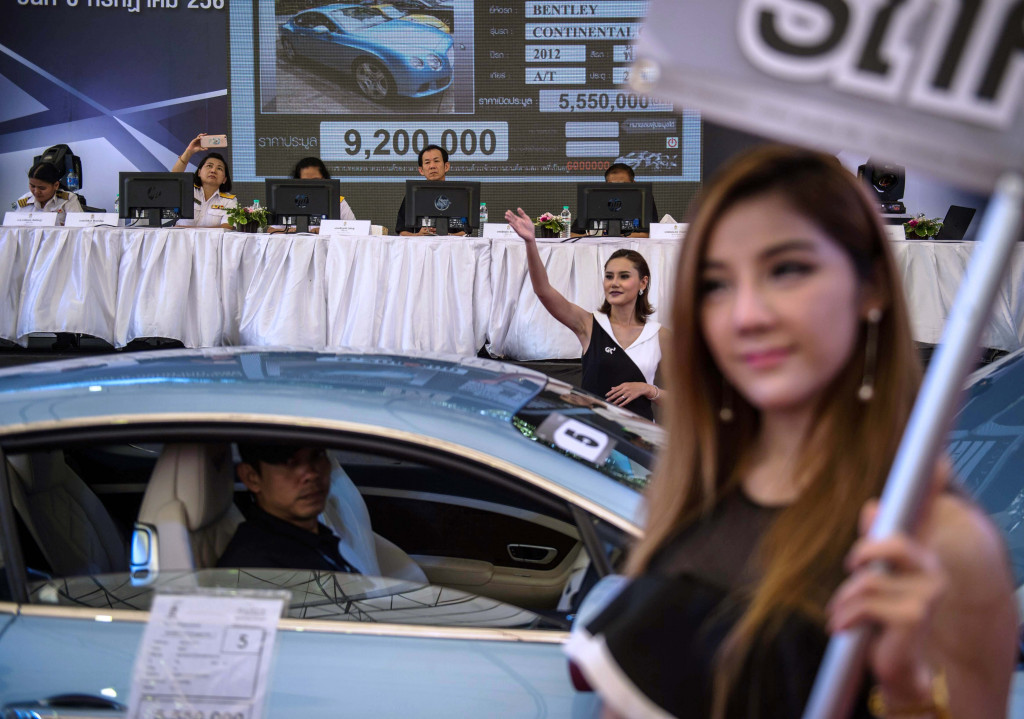 Ratusan Kendaraan Mewah Dilelang Murah