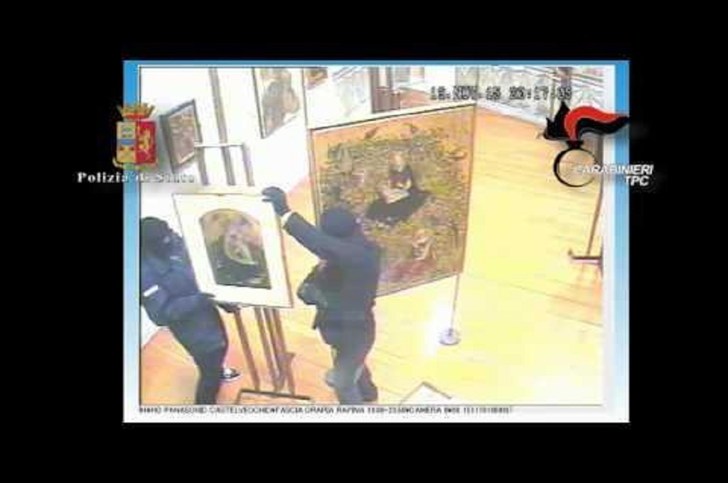 Foto dari rekaman CCTV memperlihatkan aksi pencurian lukisan Comet F13. (Foto: Daily Telegraph)