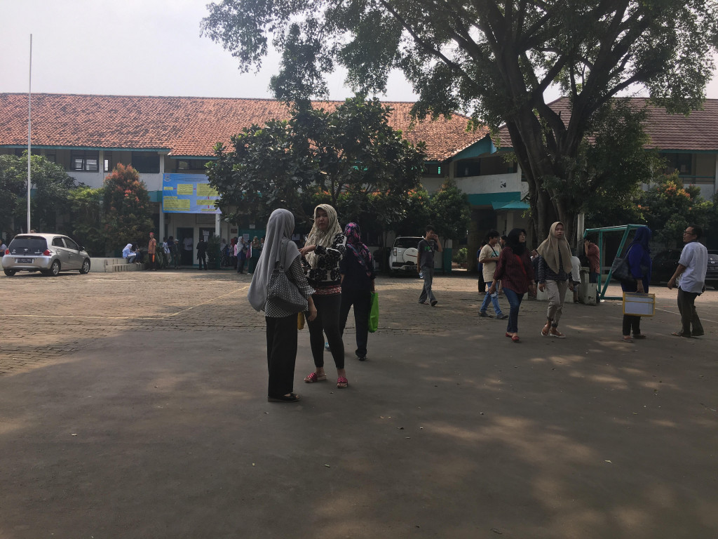 Suasana PPDB di SMPN 11 Tangerang Selatan, Jumat 7 Juli 2017. --MTVN/Farhan--