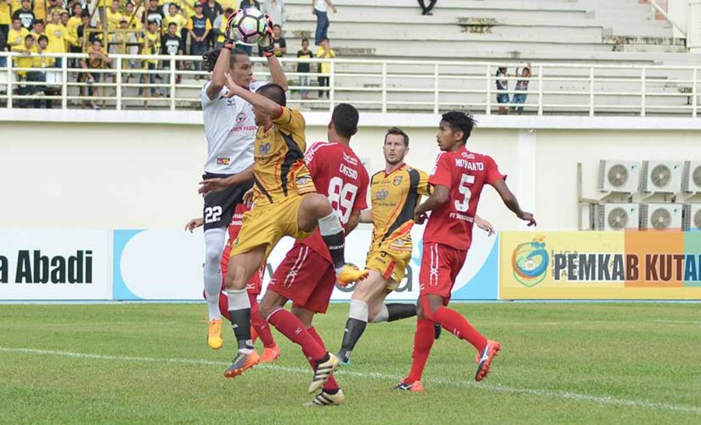 Laga Mitra Kukar kontra Semen Padang di Stadion Aji Imbut, Tenggarong, Kalimantan Timur (Dok. Liga 1 Indonesia)