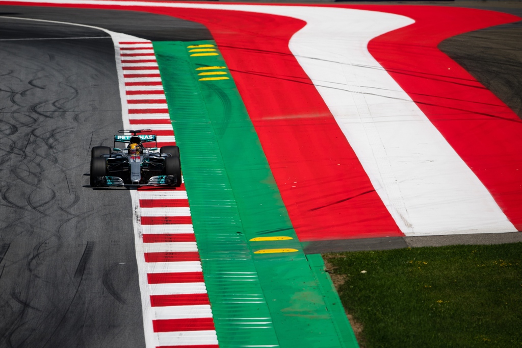 Pembalap Mercedes Lewis Hamilton (Foto: AFP)