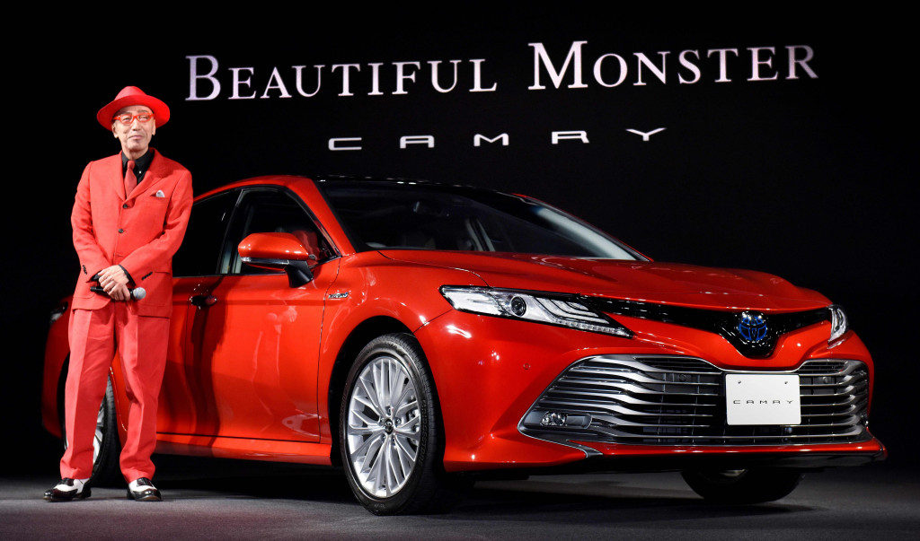 Camry SE Hybrid 2018 Resmi Mengaspal