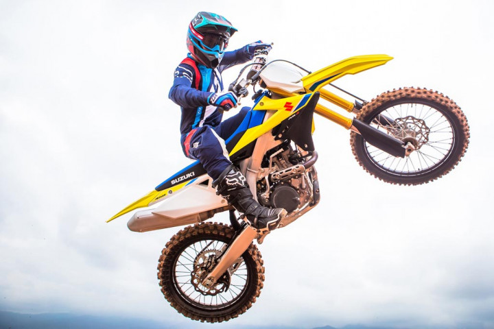 Suzuki RM-Z450 Tampil Serba Baru
