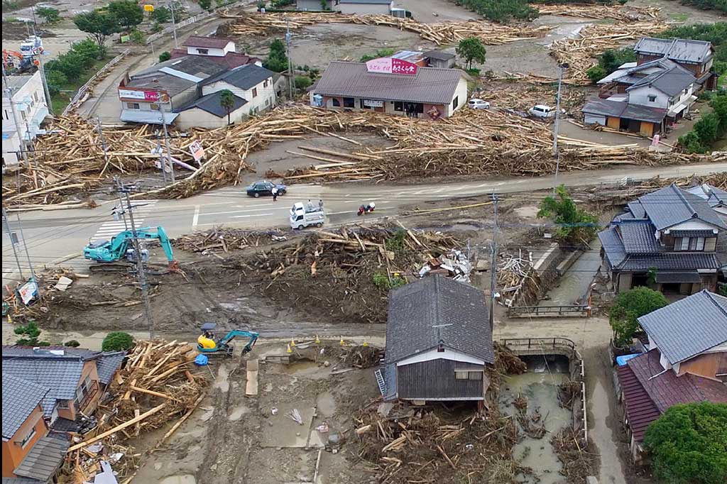Aparat Bekerja Keras Selamatkan Korban Banjir Jepang