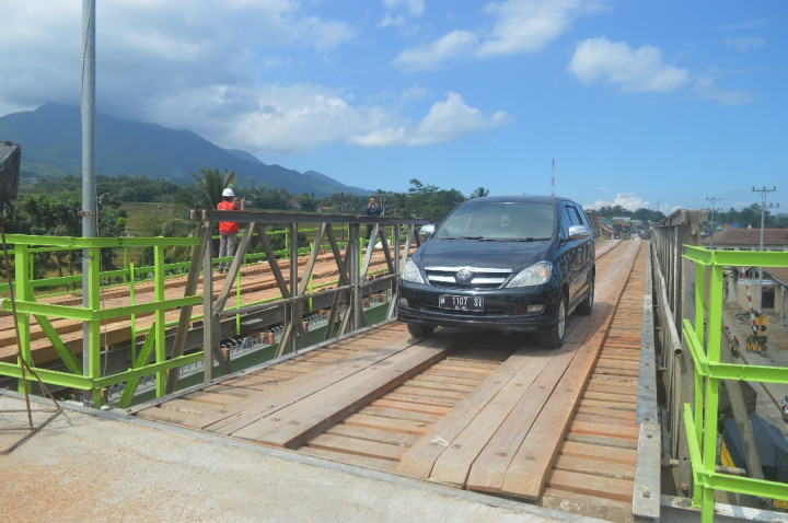Kemen PUPR Bongkar Jembatan <i>Bailey</i> Milik Kodam IV di Kretek