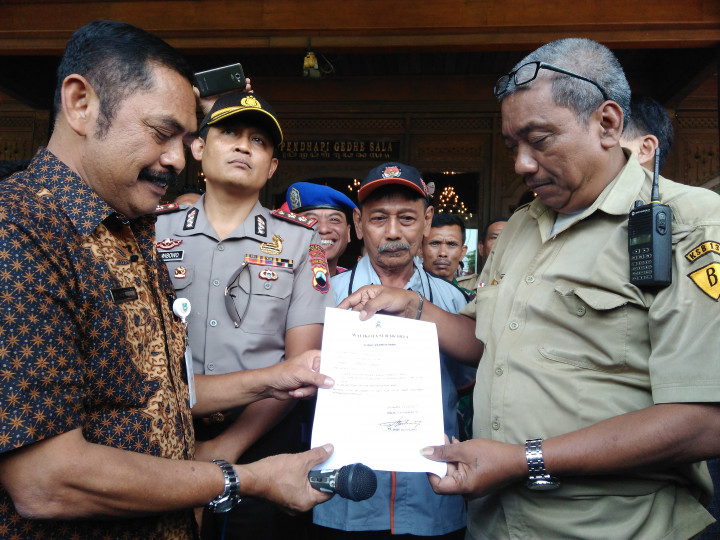 Wali Kota Solo Tanda Tangani Surat Pernyataan Tolak Taksi Ilegal