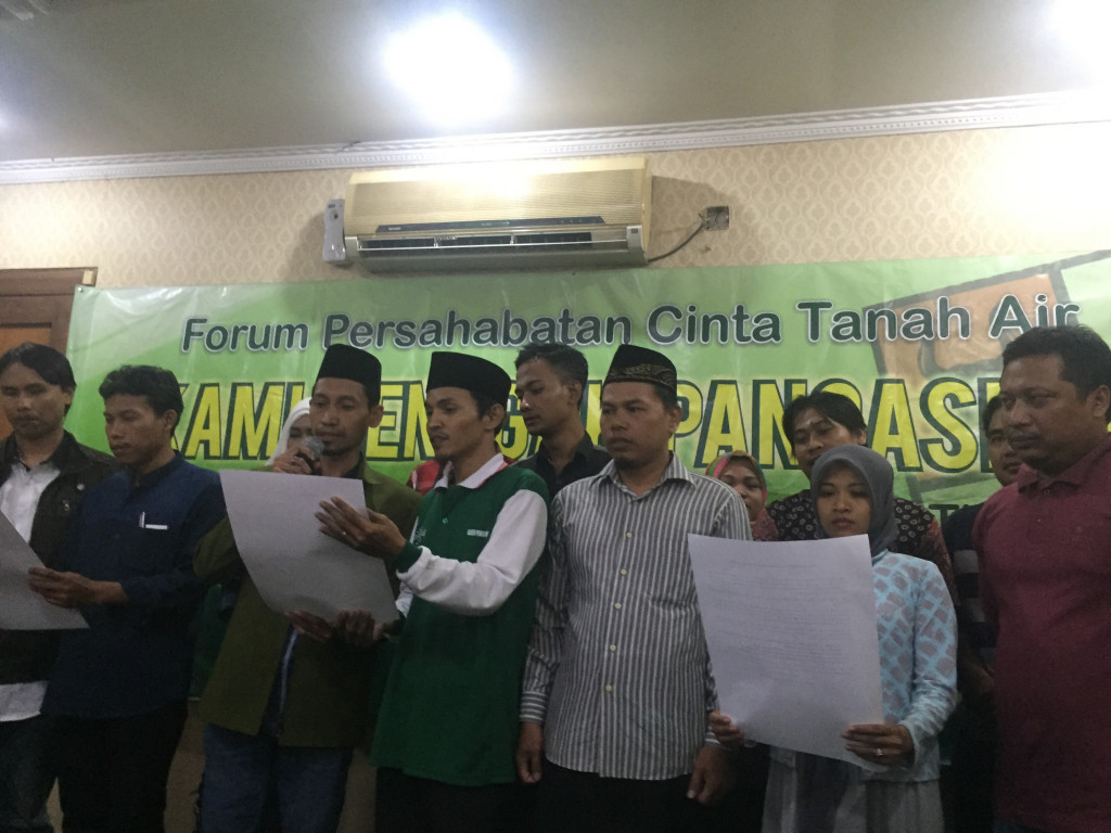 Keluarga besar NU yang tergabung dalam Forum Persahabatan Cinta Tanah Air Jatim. (MTVN/Amal).