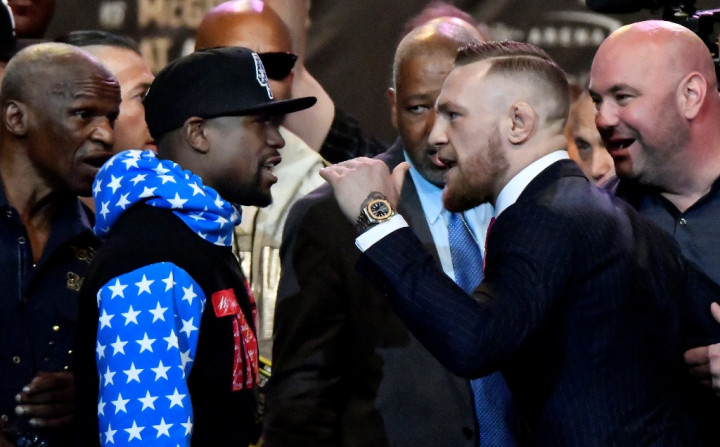 Pertama Kali Dipertemukan, McGregor-Mayweather Langsung Lontarkan <i>Psywar</i>