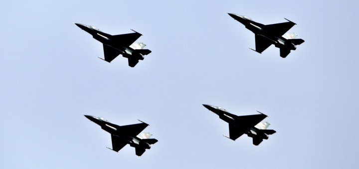 Empat F16 Patroli di Wilayah Barat