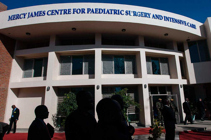 Madonna Resmikan Rumah Sakit Anak di Malawi