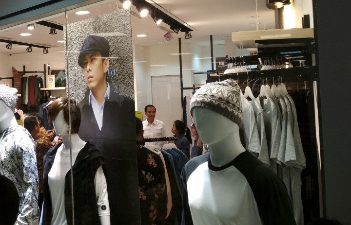 Jokowi Minta Diskon Kemeja di Mal Panakkukang