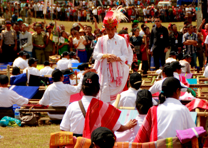 Jokowi Membagikan 1.500 SHM Tanah di Kaltim