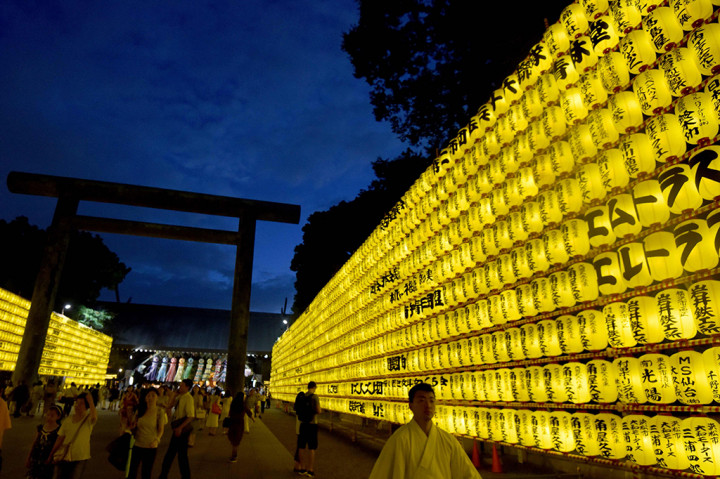 30 Ribu Lentera Hiasi Festival Mitama Matsuri di Tokyo