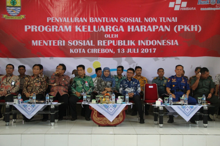 Mensos Minta Pencairan Dana PKH Dipercepat