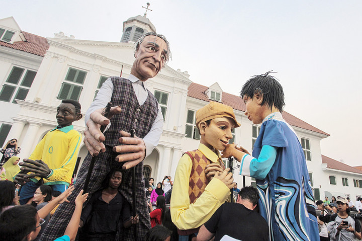 Ondel-ondel dari Prancis Hibur Pengunjung Kota Tua