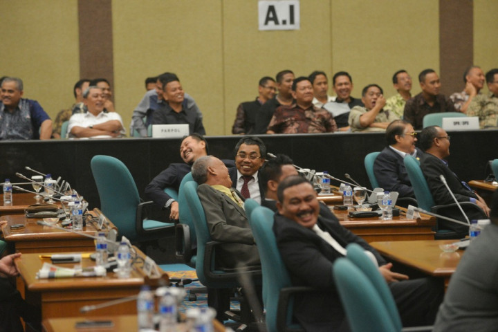 Kinerja Rendah Tunjangan malah Naik