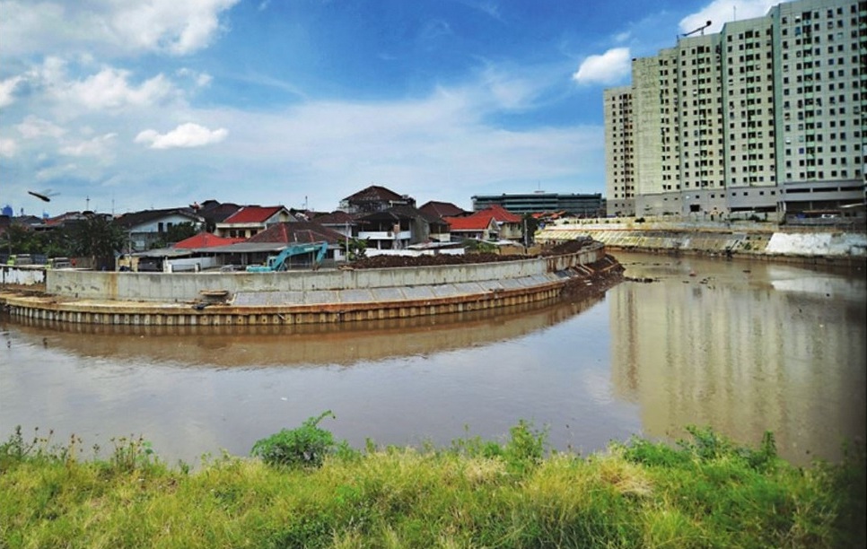 Bagian kali yang sudah dinormalisasi. Antara Foto/Yudhi Mahatma