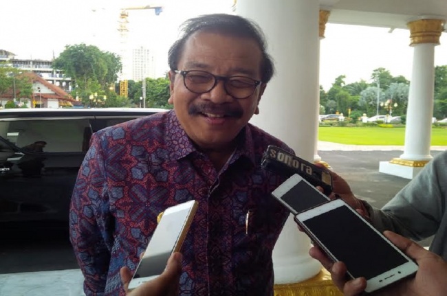  Soekarwo Usul Kuota Taksi Online 4.484 Unit