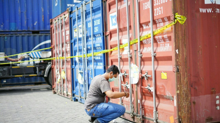 Limbah Asal Korsel Ditumpahkan di Romokalisari