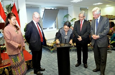 Menlu Retno Resmikan Gedung Baru KBRI London