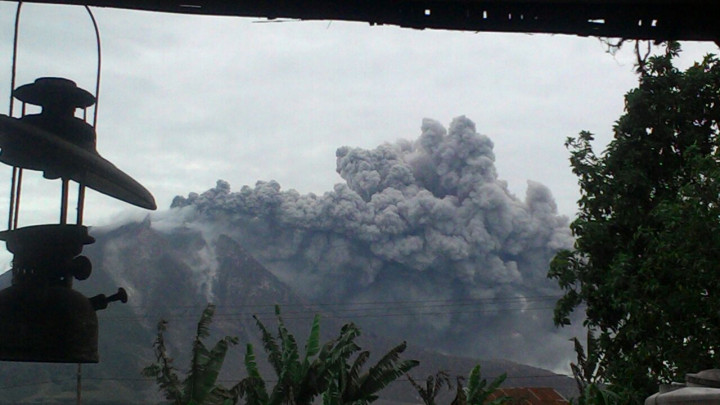 Sibolangit Diguyur Abu Vulkanik Gunung Sinabung