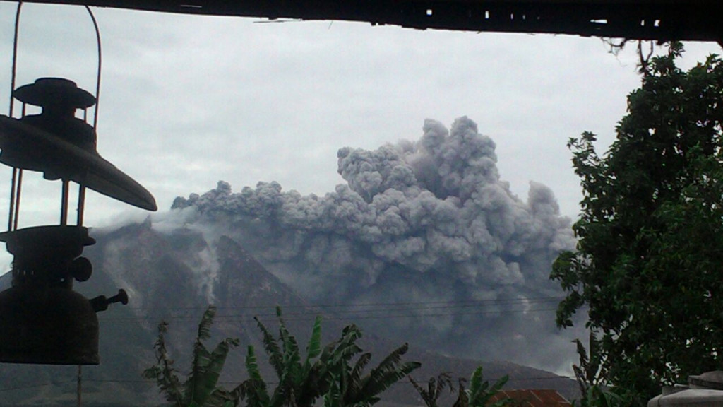 Gunung Sinabung muntahkan abu vulkanik Jumat 14 Juli 2017. --MTVNBudi--