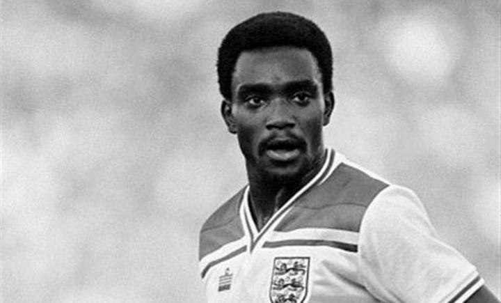 1989: Pesepak Bola Kulit Hitam Pertama Timnas Inggris Meninggal Dunia