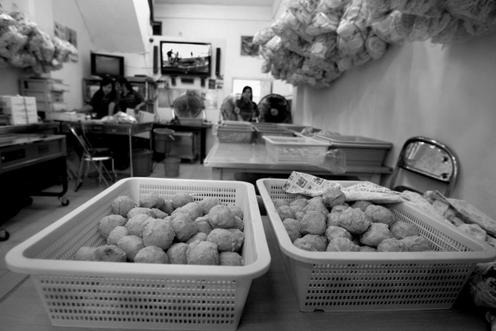 Pedagang Makanan Tradisional Tetap Bertahan