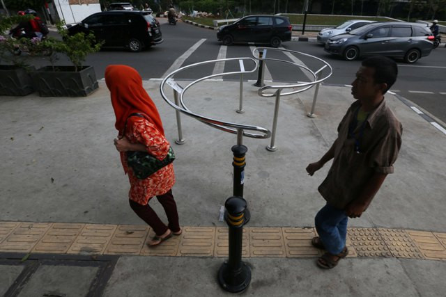 Djarot Sewot Lihat Pemotor Lewat Trotoar