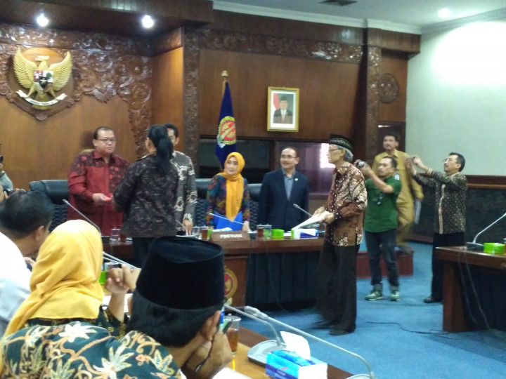 Putri Keraton Yogyakarta Serahkan Berkas Penetapan Gubernur