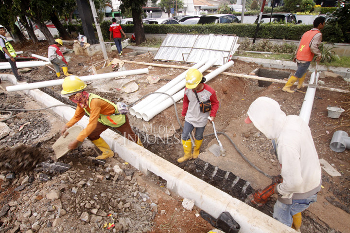 Trotoar di Jalan Jatinegara Direvitalisasi