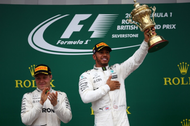 Hamilton Menjawab Kritik Publik dengan Penampilan Impresif di  Silverstone