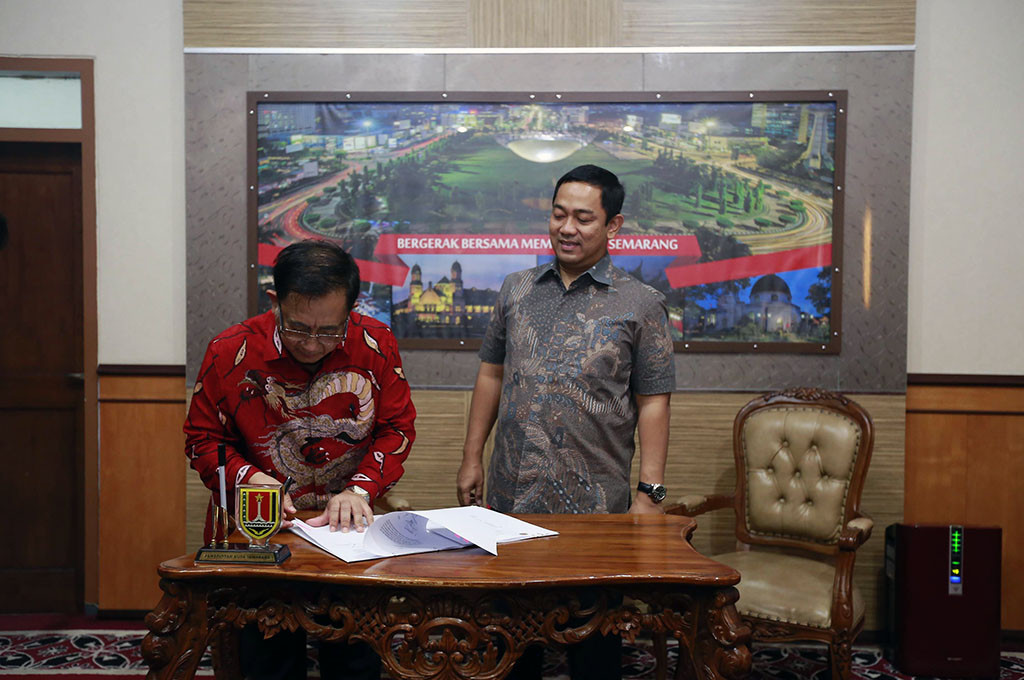Wali Kota Semarang Hendrar Prihadi menandatangani nota kesepahaman dengan KSBN terkait pembangunan desa wisata bertaraf internasional -- MTVN/Mustholih