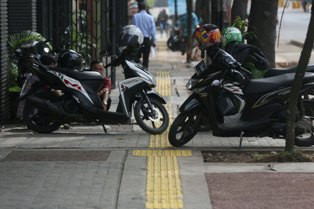 Polusi dan Cuaca Bukan Halangan untuk tidak Berjalan Kaki