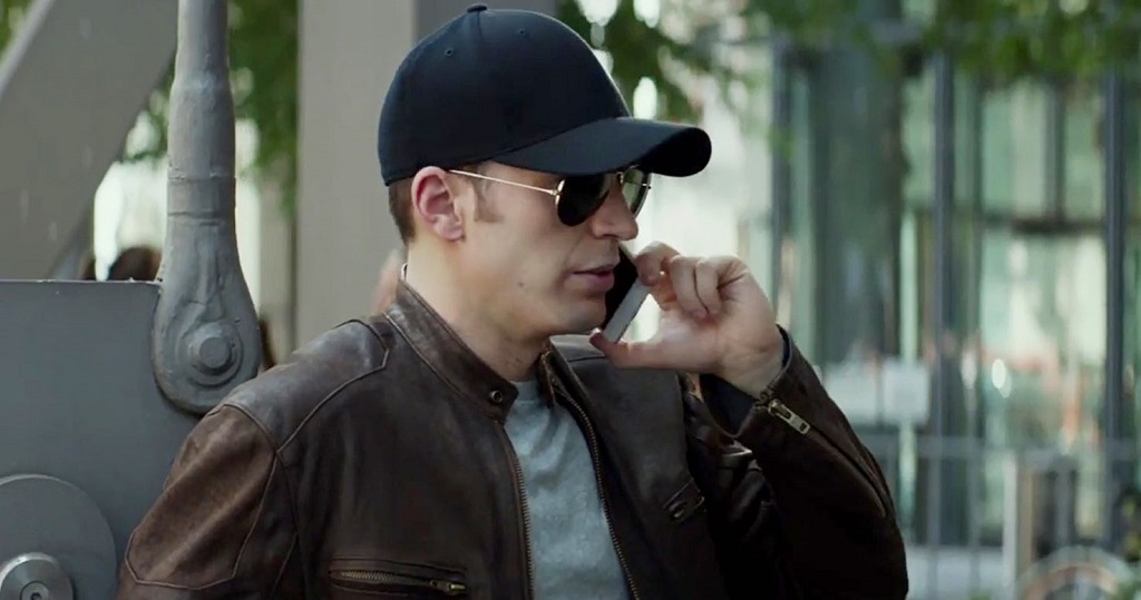 Chris Evans sebagai Steve Rogers dalam Civil War.