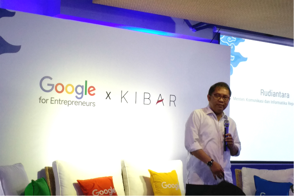 Menteri Komunikasi dan Informatika, Rudiantara mengaku masih terus berkomunikasi dengan Telegram.
