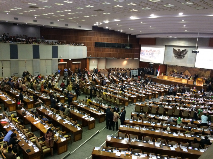 Empat Fraksi <i>Walk Out</i> Sidang Paripurna RUU Pemilu