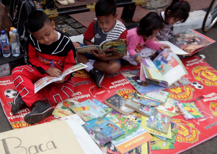 Lindungi Anak dengan Memberi Contoh yang Baik